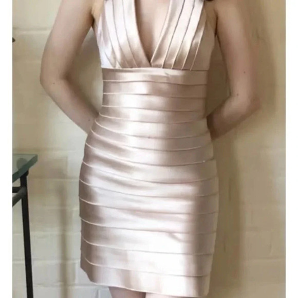 BCBGMaxazria halter Deep V-Neck Backless Pleated Mini Dress Size 4 - Picture 6 of 6